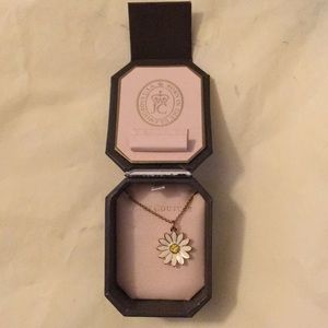 Juicy couture daisy necklace
